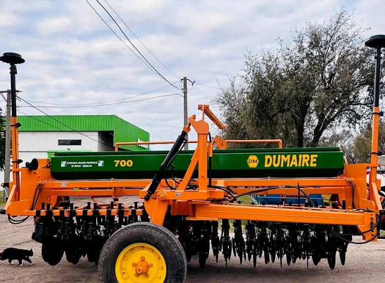 Sembradora Dumaire 700 2517, año 2008
