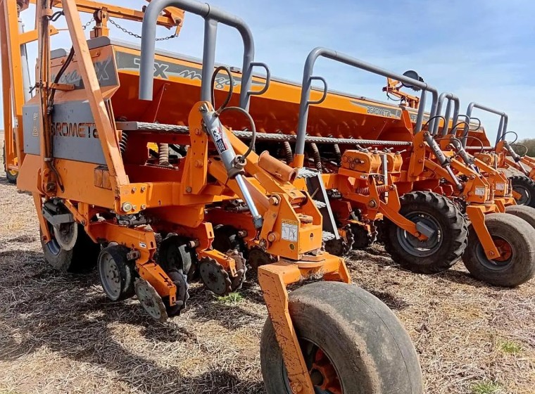Sembradora Agrometal TX Mega 1852, año 2006