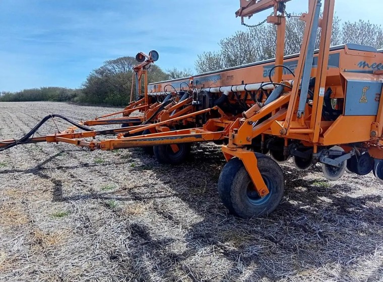 Sembradora Agrometal TX Mega 1852, año 2006