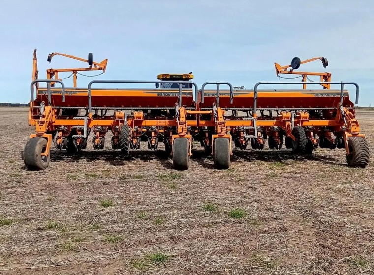 Sembradora Agrometal TX Mega 1852, año 2006