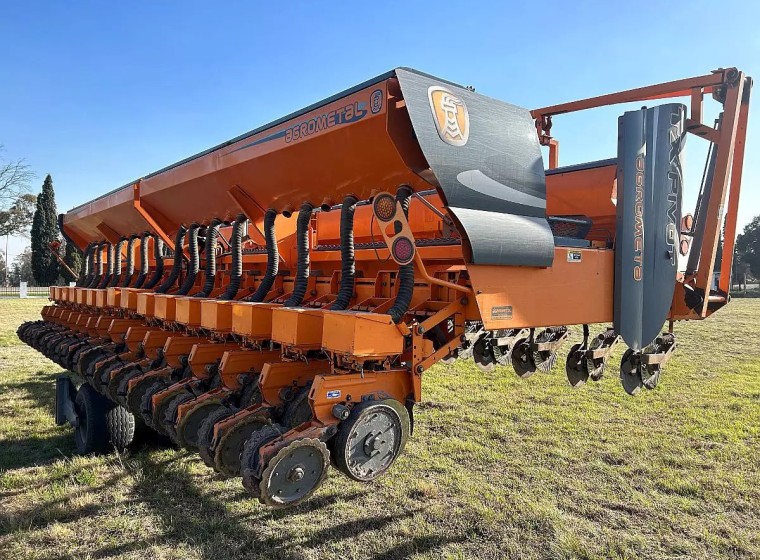 Sembradora Agrometal TX Mega 1652, año 2011