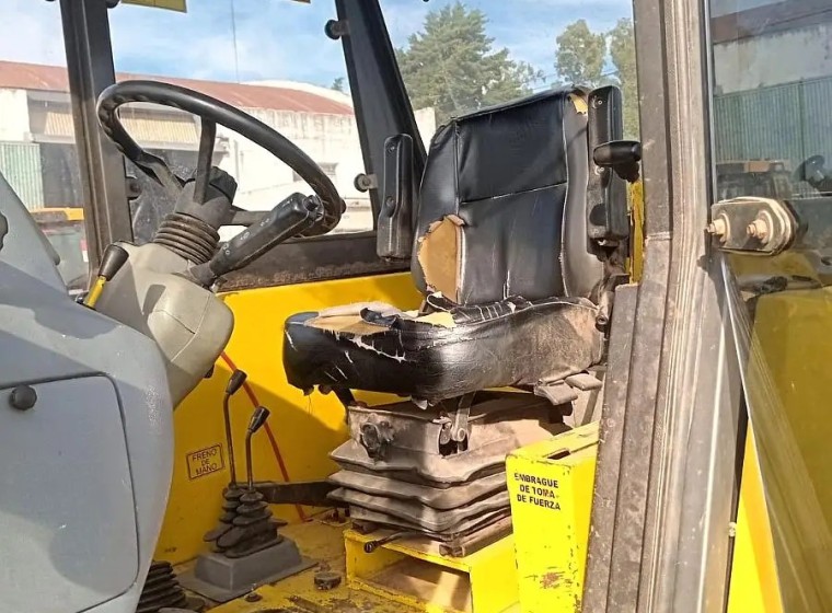 Tractor Pauny EVO 250 A, año 2012