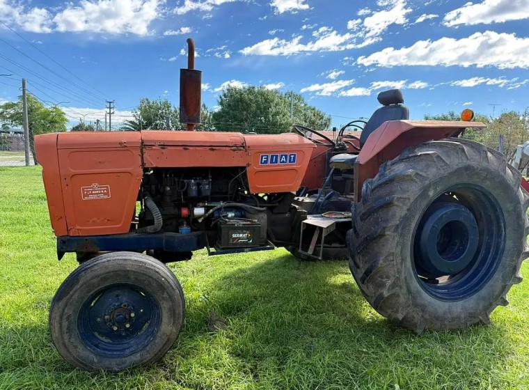 Tractor Fiat 800E, año 1