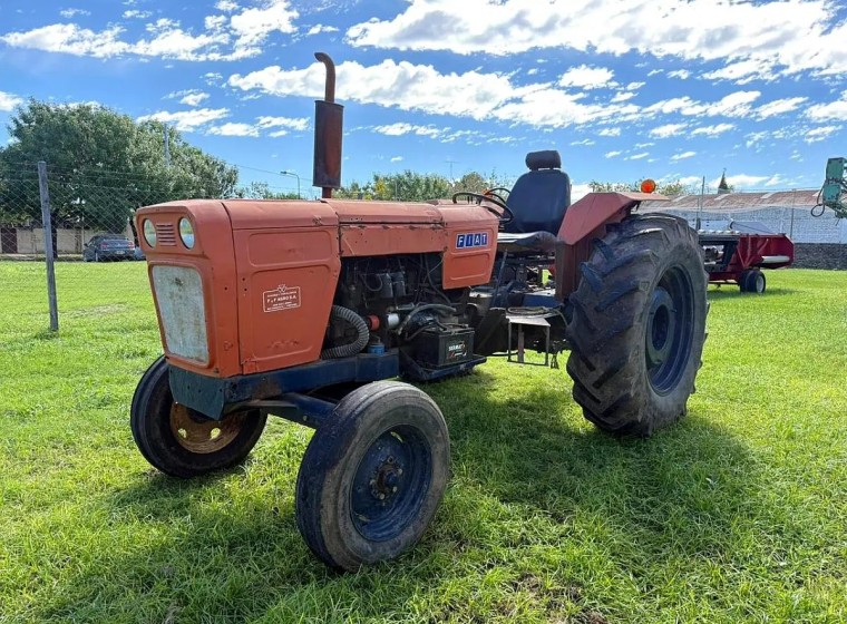 Tractor Fiat 800E, año 1