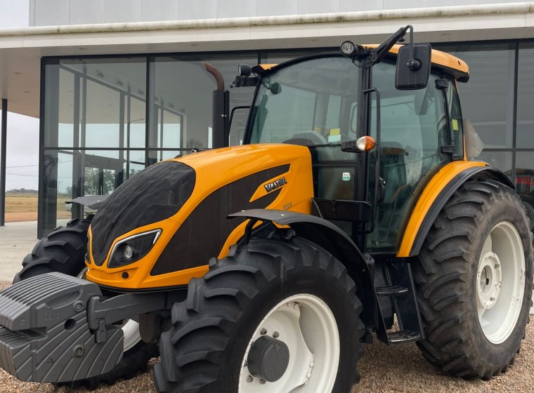 Tractor Valtra A124, año 1