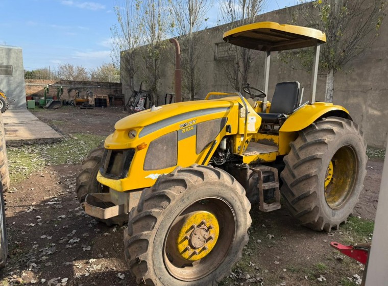 Tractor Pauny 210A, año 1