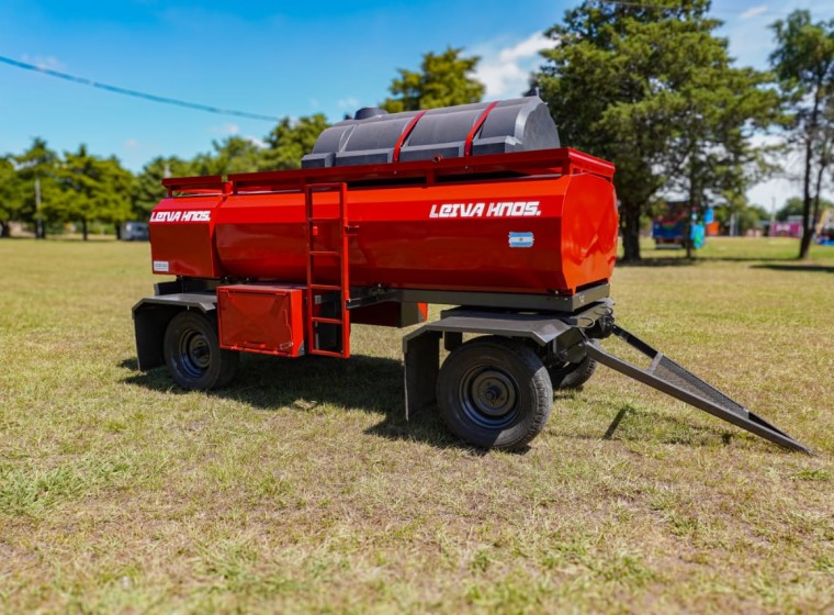 Acoplado Leiva Hnos 3000 lts, año 0