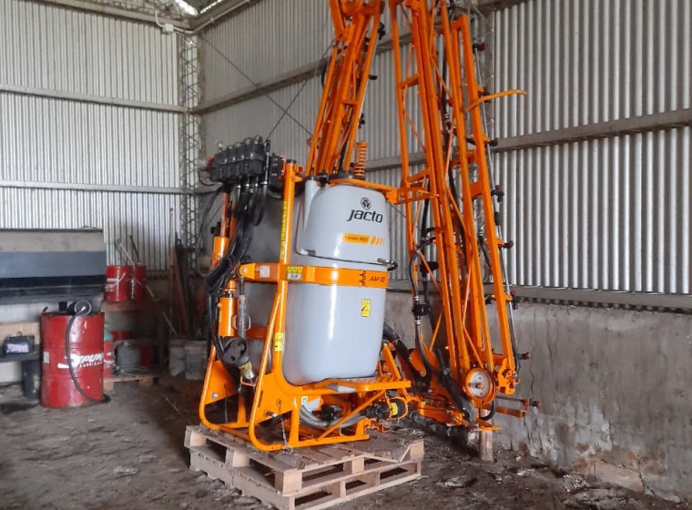 Pulverizadora Jacto Condor PJ 800 am, año 2020