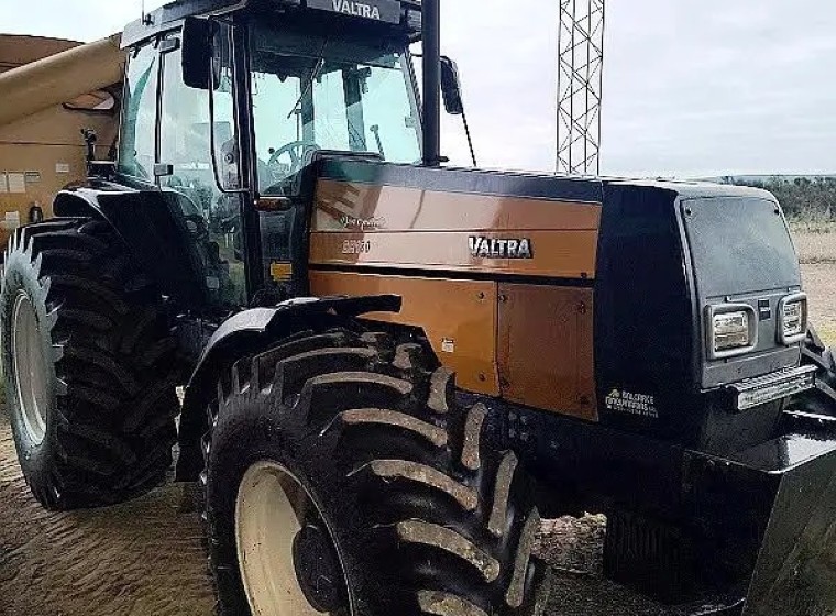 Tractor Valtra BH 180 DT, año 2006