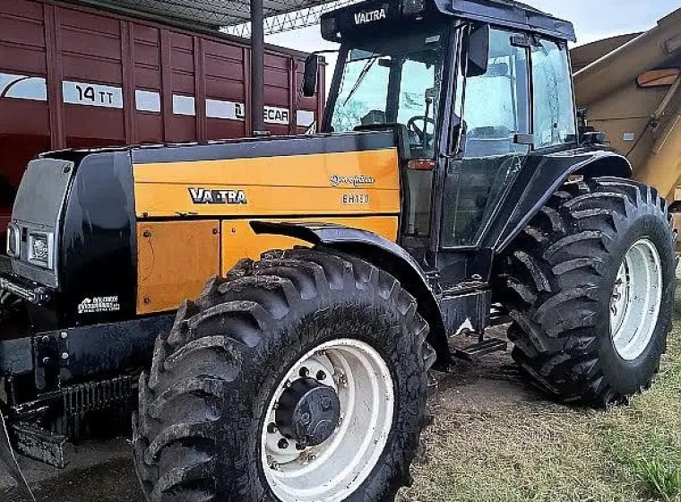 Tractor Valtra BH 180 DT, año 2006