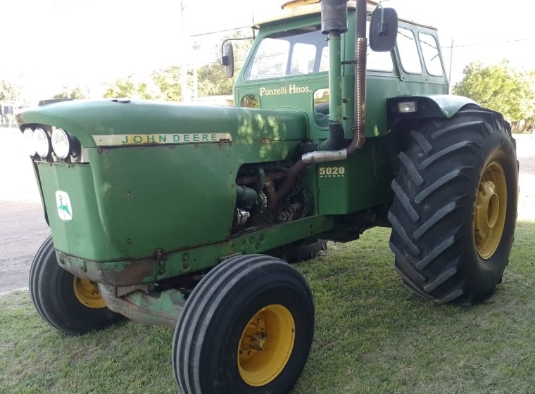 Tractor John Deere 5020, año 1
