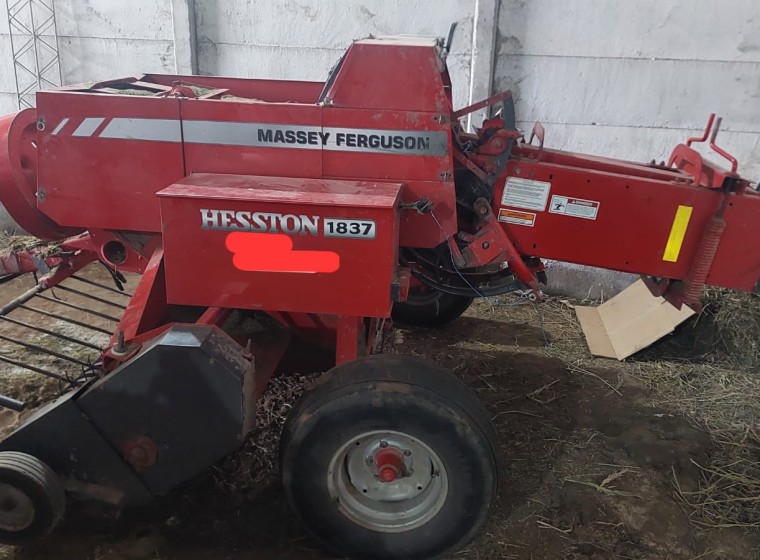 Rotoenfardadora Massey Ferguson Hesston 1837, año 1