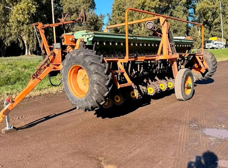 Sembradora Dumaire 650 2521, año 2006