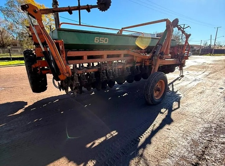 Sembradora Dumaire 650 2521, año 2006
