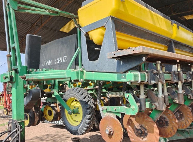 Sembradora Tedeschi Autotrailer 1452, año 2004