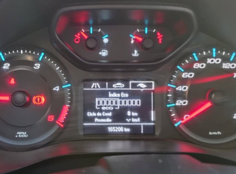 Vehículo Chevrolet S10, año 2020