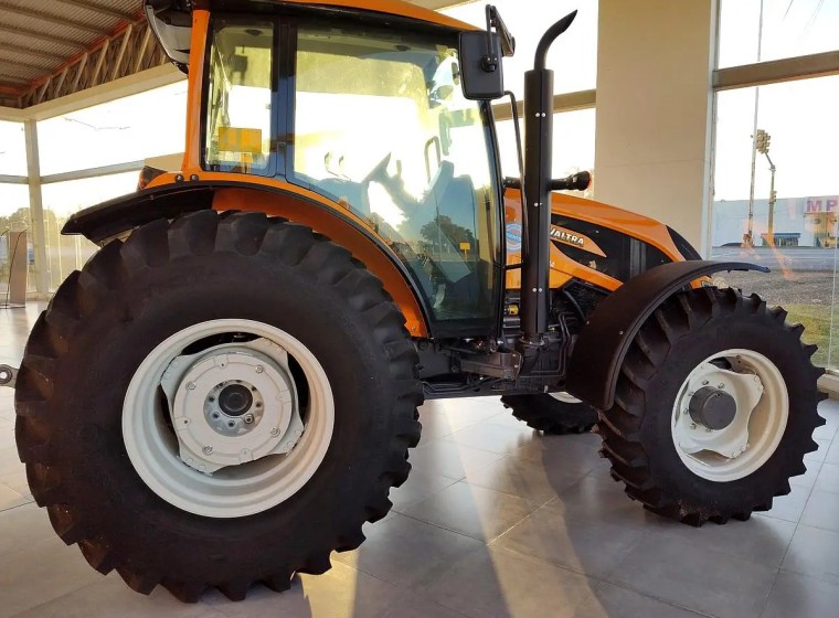 Tractor Valtra A 114 cabinado, año 0