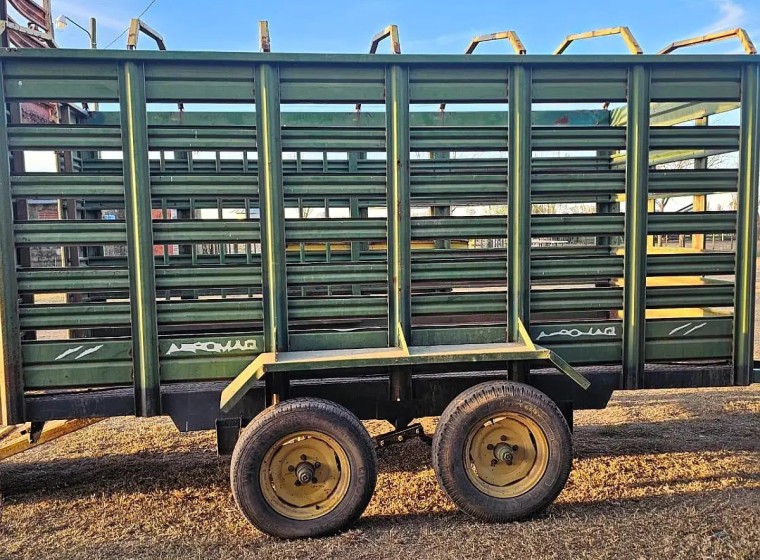 Acoplado Cavalieri 4x1,90 mts, año 1