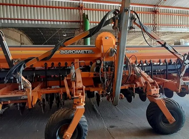 Sembradora Agrometal TX Mega 1852, año 1