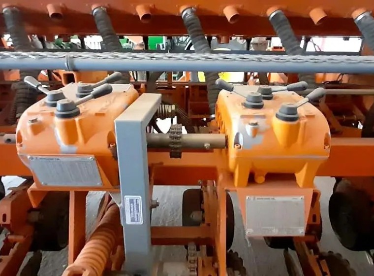 Sembradora Agrometal TX Mega 1852, año 1