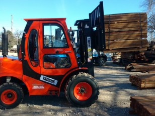 Autoelevador Todo Terreno Taurus CPCD35Y
