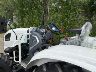 Tractor Bronco T804