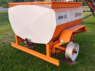 Acoplado tanque Mauro 1.000lts