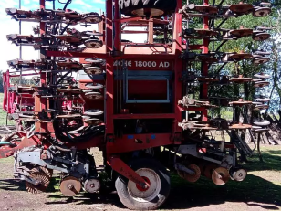 Sembradora Apache 18000