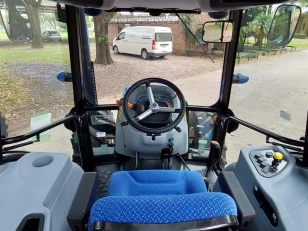 Tractor New Holland T5
