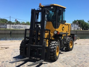 Tractoelevador Taurus CTX825