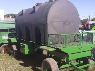 Acoplado tanque
