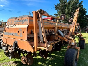 Sembradora Agrometal TX Mega 1070
