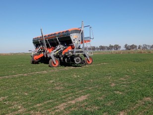 Fertilizadora  BTI Agri FB 8730 12-70 DF