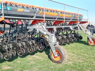 Fertilizadora  BTI Agri FB 8730 12-70 DF