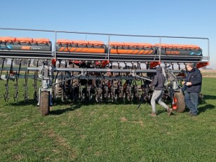 Fertilizadora  BTI Agri FB 8730 12-70 DF
