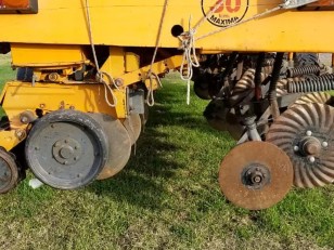 Sembradora Agrometal TX Mega 1642