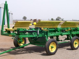 Desmalezadora hileradora AgroAr 4006