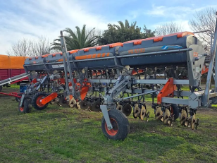 Fertilizadora  BTI FB8750
