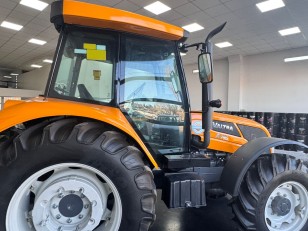 Tractor Valtra A990