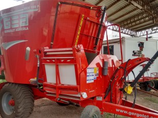 Mixer vertical GEA de 15 metros cúbicos,