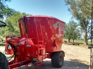 Mixer vertical GEA de 15 metros cúbicos,