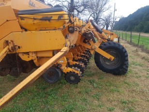 Sembradora Agrometal TX Mega 1352