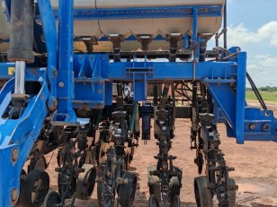 Sembradora New Holland TT 32