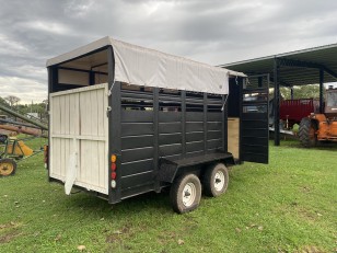 Jaula para caballos con cuello cigueña