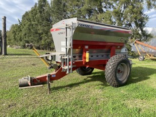 Fertilizadora de Arrastre Fertec 4500