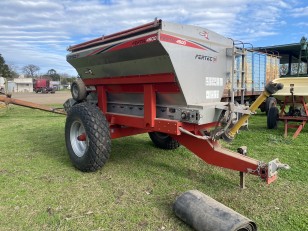 Fertilizadora de Arrastre Fertec 4500