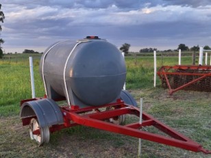 Acoplado tanque de agua 1200 lts Agromec