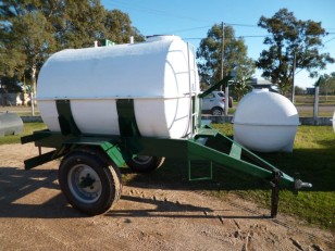 Acoplados tanques para transporte de lec