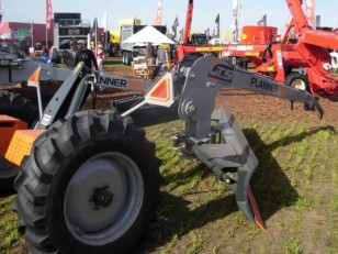 Pala niveladora de suelo PN310 HD Akron