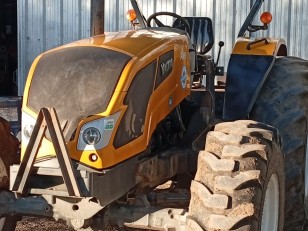 Tractor Valtra A990